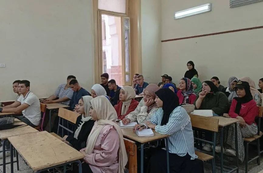 تعليم المنيا: استمرار الدروس المجانية للمراجعة النهائية لطلاب الثانوية العامة في جميع الإدارات تعليم المنيا: استمرار الدروس المجانية للمراجعة النهائية لطلاب الثانوية العامة في جميع الإدارات
