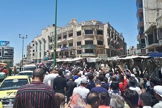 فئات داعمة للحكومة السورية تتوسع حول المؤسسات الحكومية في السويداء فئات داعمة للحكومة السورية تتوسع حول المؤسسات الحكومية في السويداء