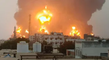 تقرير: ضربات أمريكية إسرائيلية على ميناء الحديدة اليمني