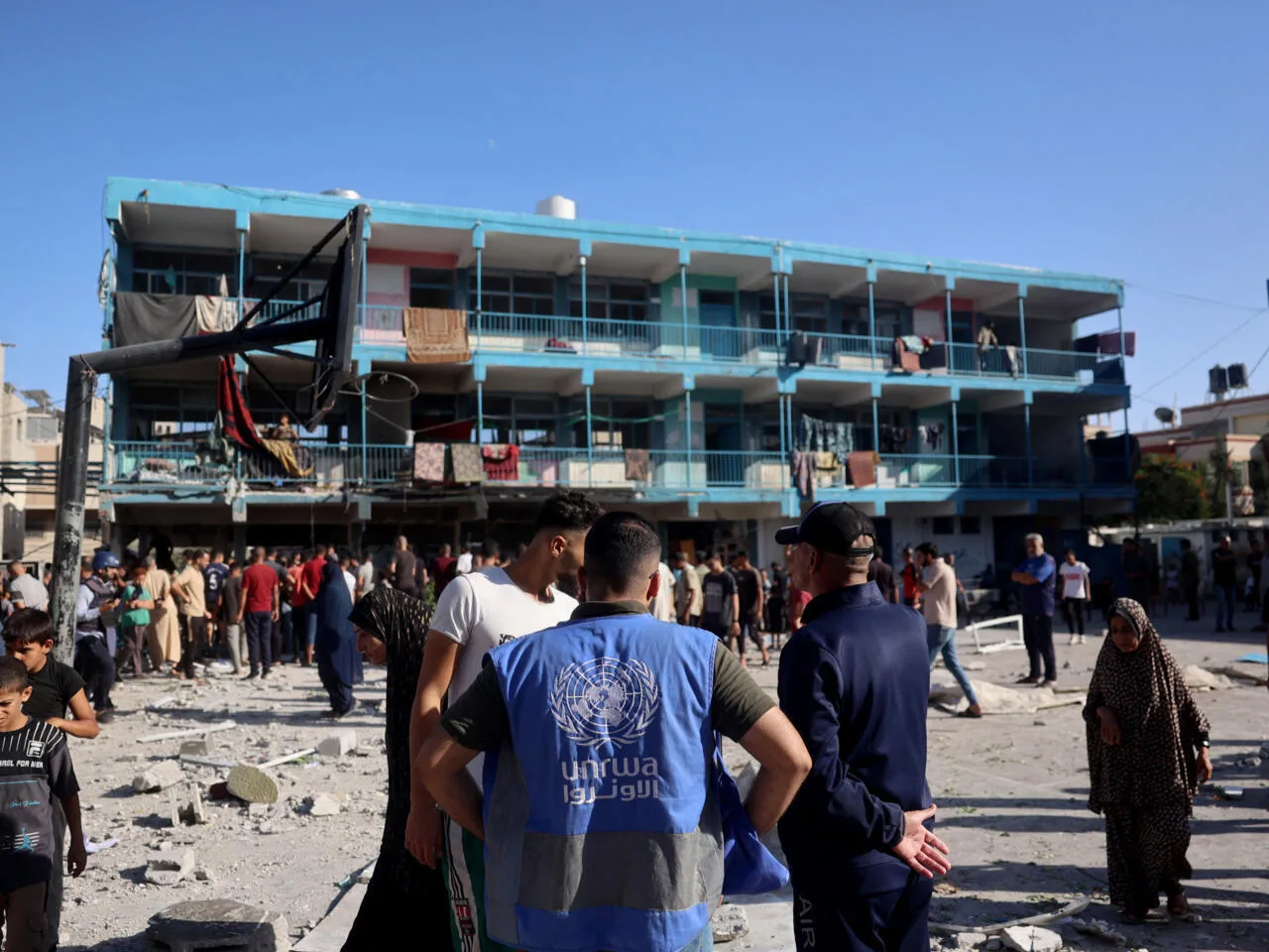 الأونروا: 800 طالب فلسطيني محرومون من التعليم بعد إغلاق 6 مدارس في القدس الأونروا: 800 طالب فلسطيني محرومون من التعليم بعد إغلاق 6 مدارس في القدس