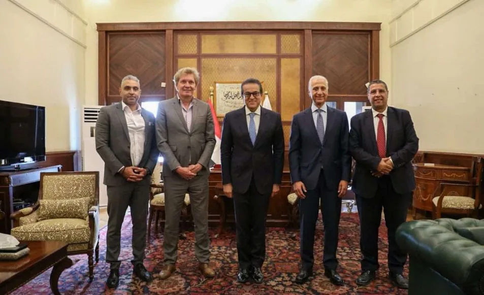 وزير الصحة يستعرض خطة توسيع تدريب الأطباء وإرسال بعثات إلى ألمانيا لتعزيز مهاراتهم وزير الصحة يستعرض خطة توسيع تدريب الأطباء وإرسال بعثات إلى ألمانيا لتعزيز مهاراتهم