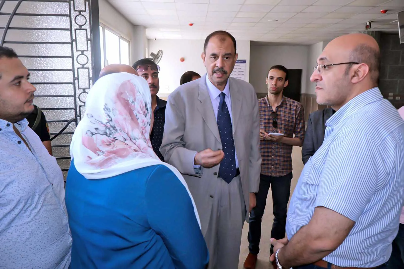 محافظ سوهاج يتفقد مركز الكوثر الطبي.. ويوجه بسرعة إنجاز الأعمال لتشغيله