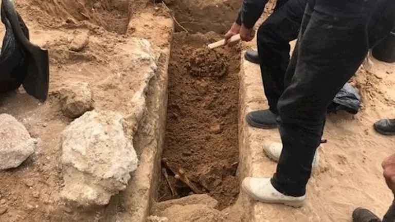 فتح القبور وانتشال 3 جثث، منها جثة شيخ القرية في الدقهلية.. ما هي التفاصيل؟ فتح القبور وانتشال 3 جثث، منها جثة شيخ القرية في الدقهلية.. ما هي التفاصيل؟