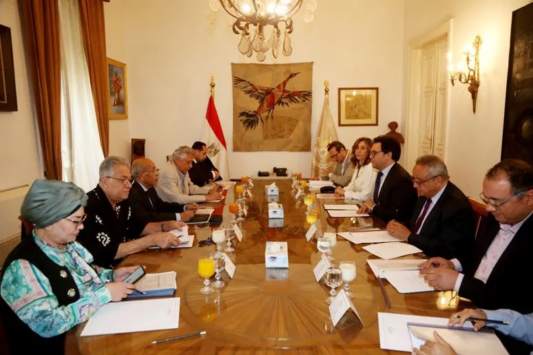 وزير الثقافة يلتقي باللجنة المسؤولة عن انتخاب الرئيس الجديد لأكاديمية الفنون وزير الثقافة يلتقي باللجنة المسؤولة عن انتخاب الرئيس الجديد لأكاديمية الفنون