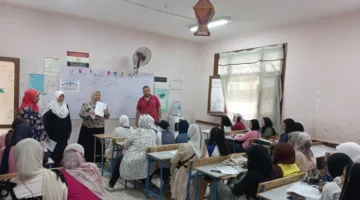 تدريب طلاب الشهادة الإعدادية على نظام البوكليت أثناء عقد المراجعات النهائية المجانية بالمدارس