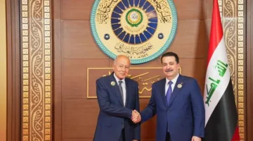 رئيس الوزراء العراقي يلتقي أبو الغيط خلال قمة بغداد العربية الـ34