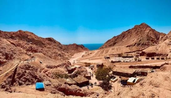سماء وجبال وأشجار وفيرة.. تجربة سياحية فريدة للسياح في جبل الطويلات بدهب سماء وجبال وأشجار وفيرة.. تجربة سياحية فريدة للسياح في جبل الطويلات بدهب