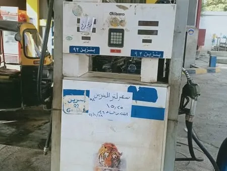 قوات التموين في القاهرة تضبط 51 ألف لتر من البنزين قبل طرحها في السوق السوداء قوات التموين في القاهرة تضبط 51 ألف لتر من البنزين قبل طرحها في السوق السوداء