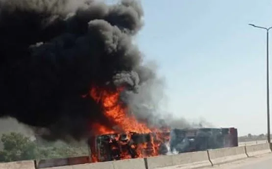 حريق يشتعل في سيارة لنقل زيت الطعام في الشرقية حريق يشتعل في سيارة لنقل زيت الطعام في الشرقية