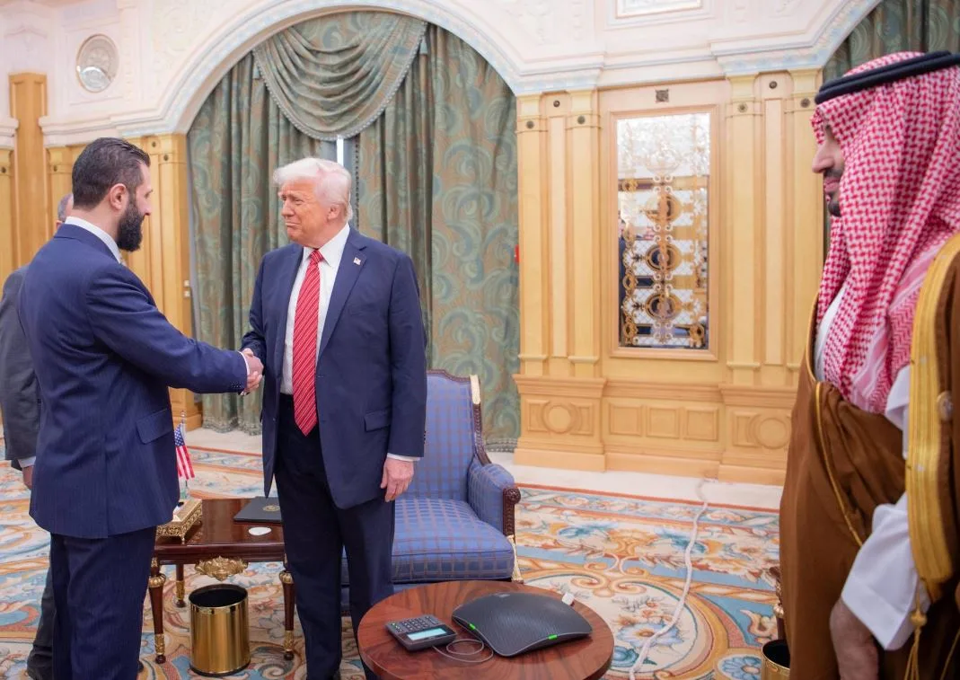 البيت الأبيض يعلن عن تفاصيل لقاء ترامب وأحمد الشرع البيت الأبيض يعلن عن تفاصيل لقاء ترامب وأحمد الشرع