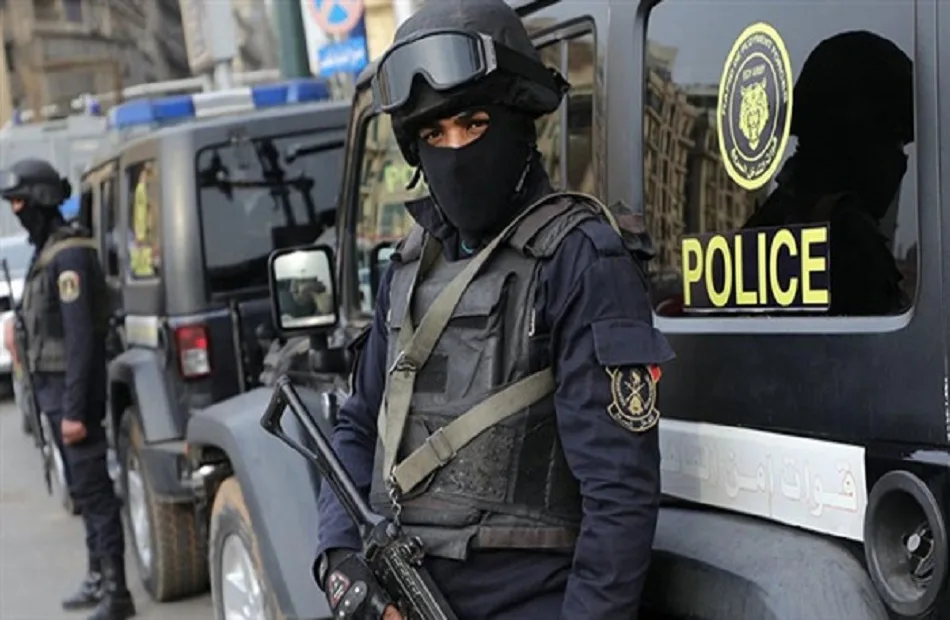 3 صبيان يعتدون جنسيا على طفلة عمرها 5 سنوات ويقتلونها ويلقون بجسدها في ترعة بالعياط 3 صبيان يعتدون جنسيا على طفلة عمرها 5 سنوات ويقتلونها ويلقون بجسدها في ترعة بالعياط
