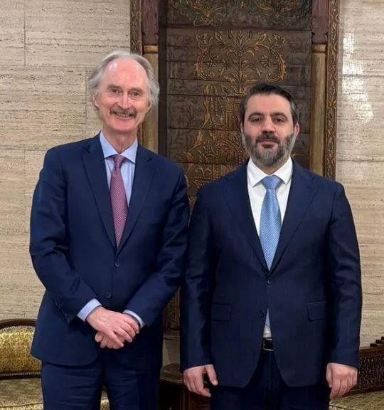 بيدرسون يتباحث مع وزير خارجية سوريا حول مراحل الانتقال السياسي والتشكيل المتوقع لمجلس الشعب. بيدرسون يتباحث مع وزير خارجية سوريا حول مراحل الانتقال السياسي والتشكيل المتوقع لمجلس الشعب.