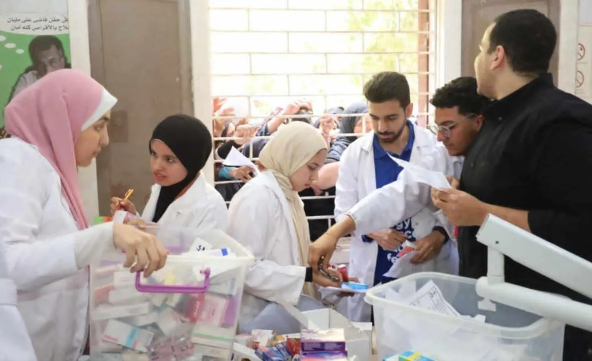 9 مراكز طبية و3 ورش توعوية في قافلة جامعة المنيا الشاملة بقرية الريرمون بمركز ملوي 9 مراكز طبية و3 ورش توعوية في قافلة جامعة المنيا الشاملة بقرية الريرمون بمركز ملوي
