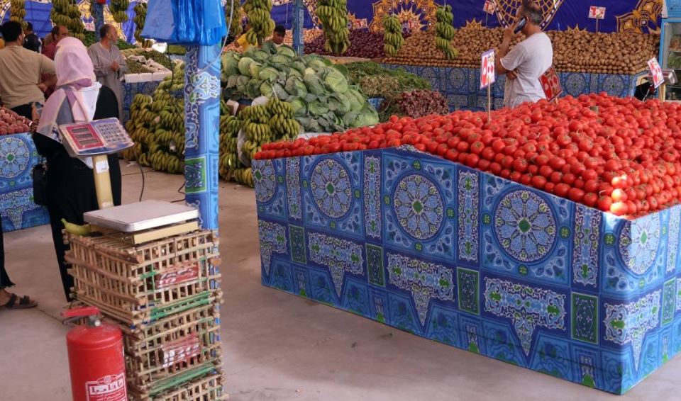 رئيس مركز ومدينة الإسماعيلية يفتتح منفذا لبيع الخضروات واللحوم بأسعار مخفضة