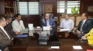 محافظ بني سويف يجتمع بأعضاء اللجنة المعنية لمناقشة الإجراءات التنفيذية لتعميم الهوية البصرية في ميادين المحافظة.