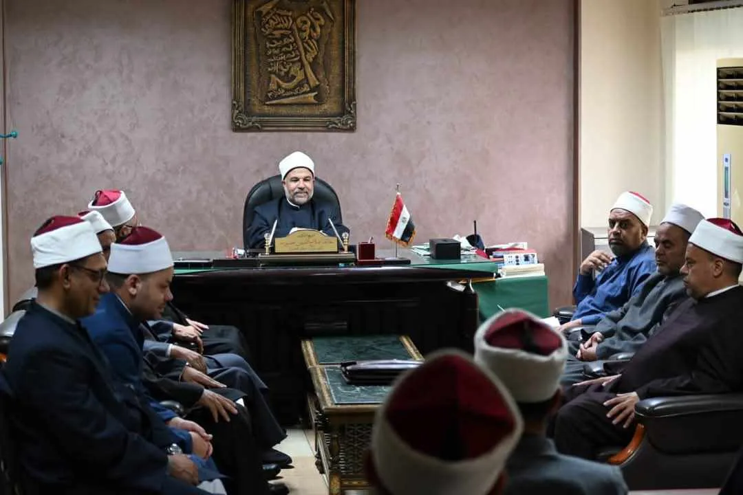 مدير أوقاف القاهرة يلتقي بمديري الإدارات لتعزيز الانضباط الإداري والدعوي