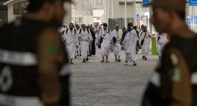 الداخلية السعودية: جميع أنواع تأشيرات الزيارة، باستثناء تأشيرة الحج، لا تمنح حاملها حق أداء فريضة الحج. الداخلية السعودية: جميع أنواع تأشيرات الزيارة، باستثناء تأشيرة الحج، لا تمنح حاملها حق أداء فريضة الحج.