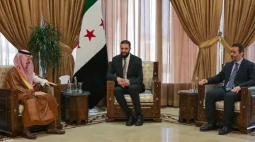 قضايا رئيسية في زيارة وزير الخارجية السعودي إلى دمشق: الشرع ودعم الاقتصاد السوري.
