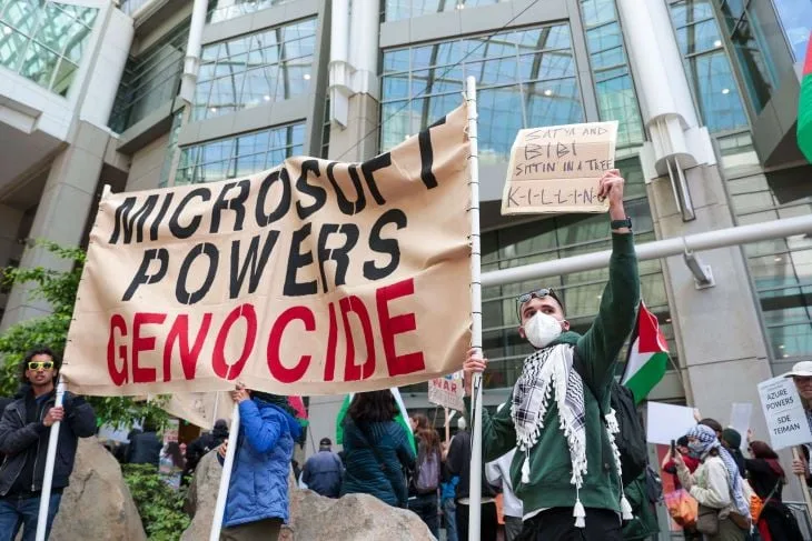 مايكروسوفت تمنع رسائل البريد الإلكتروني التي تحتوي على كلمة “فلسطين” مايكروسوفت تمنع رسائل البريد الإلكتروني التي تحتوي على كلمة “فلسطين”