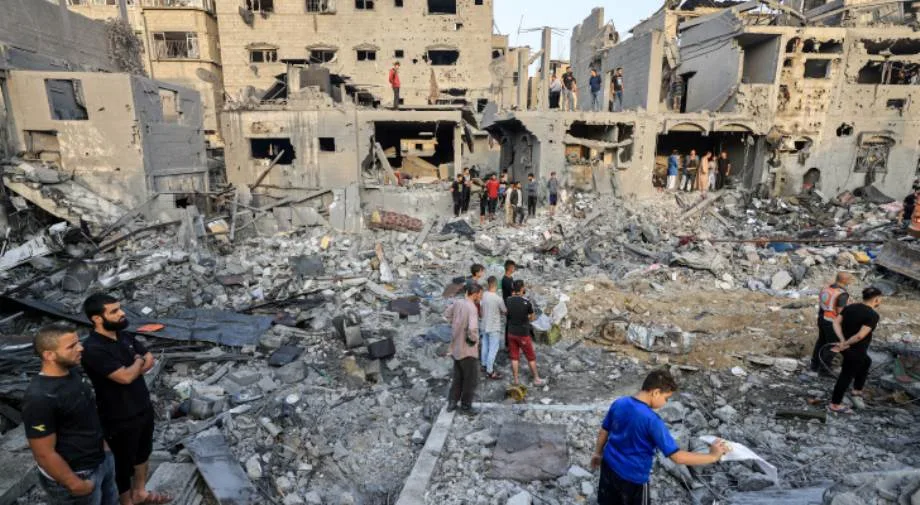 10 ضحايا نتيجة قصف الاحتلال في وسط مدينة غزة 10 ضحايا نتيجة قصف الاحتلال في وسط مدينة غزة