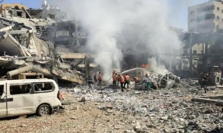 10 فلسطينيين، من بينهم أم وستة من أطفالها، استشهدوا جراء قصف الاحتلال في قطاع غزة. 10 فلسطينيين، من بينهم أم وستة من أطفالها، استشهدوا جراء قصف الاحتلال في قطاع غزة.
