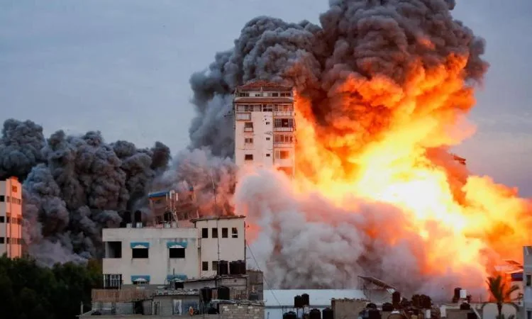 10 فلسطينيين، بينهم أم وأطفالها الستة، استشهدوا في قصف إسرائيلي على غزة 10 فلسطينيين، بينهم أم وأطفالها الستة، استشهدوا في قصف إسرائيلي على غزة