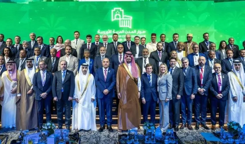 100 عمدة يستكشفون تحديات المدن العربية والأوروبية