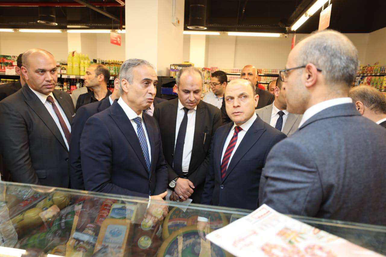 محافظ كفر الشيخ ورئيس جهاز حماية المستهلك يتفقدان الاسوق
