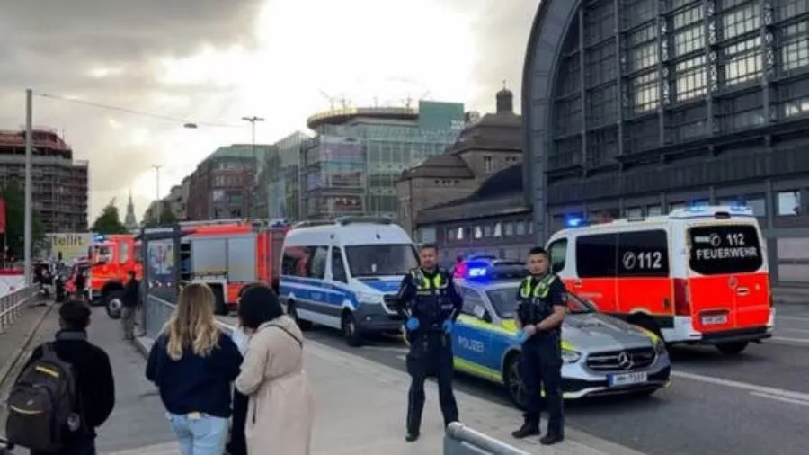 12 شخصاً مصاباً نتيجة حادث طعن في ألمانيا. 12 شخصاً مصاباً نتيجة حادث طعن في ألمانيا.
