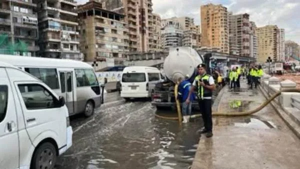 الداخلية تعزز جهودها للتعامل مع تأثيرات الأحوال الجوية السيئة في الإسكندرية. الداخلية تعزز جهودها للتعامل مع تأثيرات الأحوال الجوية السيئة في الإسكندرية.