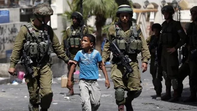 قوات الاحتلال تعتقل ثلاثة أطفال فلسطينيين يبلغون من العمر 10 سنوات في شمال الضفة الغربية قوات الاحتلال تعتقل ثلاثة أطفال فلسطينيين يبلغون من العمر 10 سنوات في شمال الضفة الغربية
