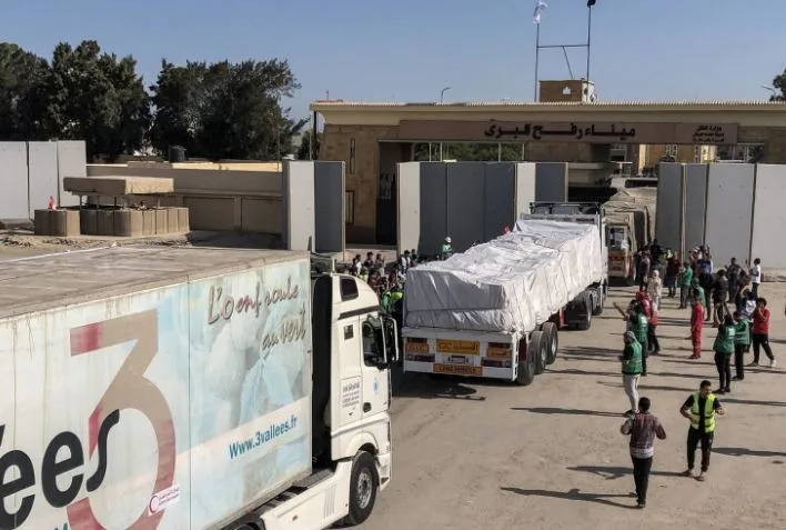 المنظمات الأهلية الفلسطينية: قرار إسرائيل بالسماح بدخول عدد قليل من الشاحنات لن يغير من الأزمة الحادة. المنظمات الأهلية الفلسطينية: قرار إسرائيل بالسماح بدخول عدد قليل من الشاحنات لن يغير من الأزمة الحادة.