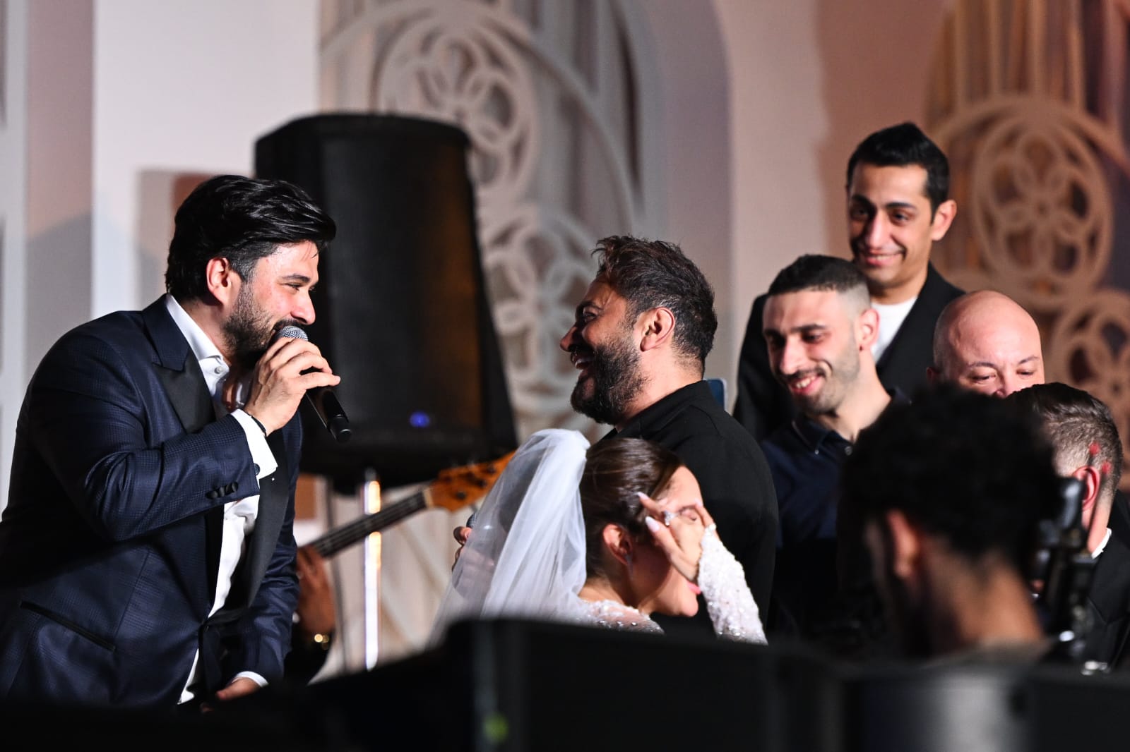 مصطفى حجاج يغنى وتامر حسنى متواحد فى حفل زفاف رنا رئيس