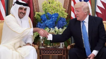 أمير قطر يستضيف ترامب في القصر الأميري بالدوحة