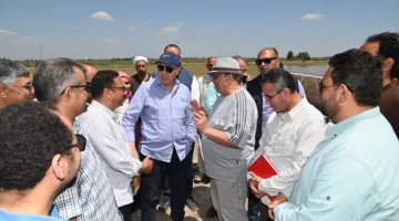 وزير الري يزور المنشآت المائية ويشرف على أعمال تنظيف الترع في الدقهلية