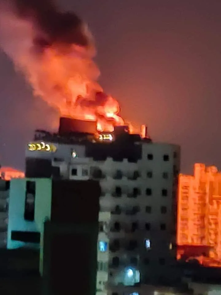 حريق كبير يدمر أربعة طوابق في مبنى بالمريوطية حريق كبير يدمر أربعة طوابق في مبنى بالمريوطية