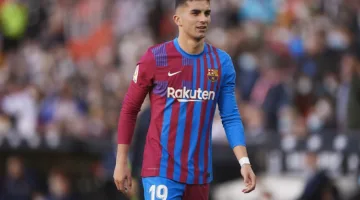 فيران توريس يشاهد احتفالات برشلونة بالتتويج من المستشفى