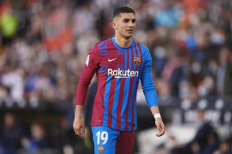 فيران توريس يشاهد احتفالات برشلونة بالتتويج من المستشفى فيران توريس يشاهد احتفالات برشلونة بالتتويج من المستشفى