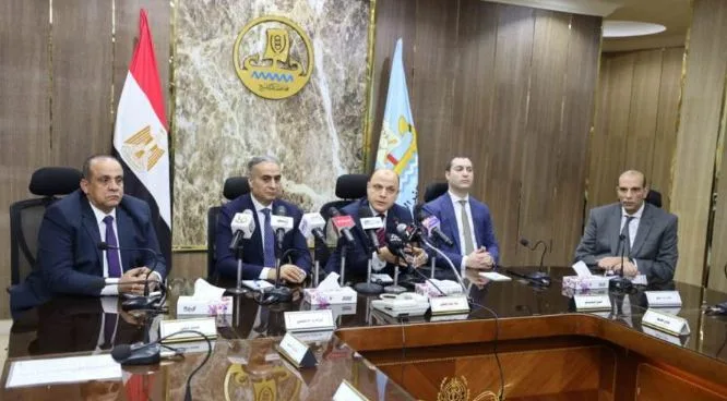 محافظ كفرالشيخ ورئيس جهاز حماية المستهلك يعقدان لقاء مع الغرفة التجارية لضبط الأسواق