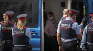 إسبانيا: اعتقال مجموعة تُشَتبه في تهريب نفايات بلاستيكية بشكل غير قانوني