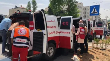 الهلال الأحمر ينجح في إخلاء 3 مرضى من مستشفى العودة المحاصر وسط ظروف احتجاز.. وإطلاق نار بجوار سيارات الإسعاف.