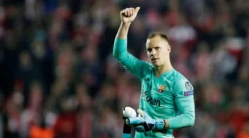 تير شتيجن يساوي إنجازات أساطير برشلونة بعد الفوز باللقب السادس في الدوري