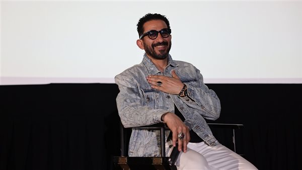 "مصري وقاعد صف أول؟".. أحمد حلمي يعتذر بعد أزمة مصطفى جاد في موسم الرياض