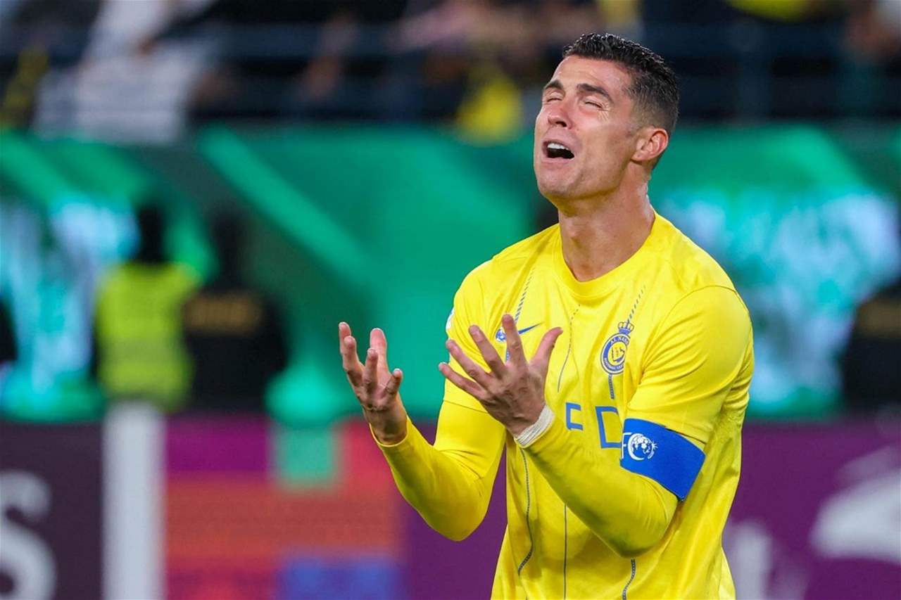 فيديو – رونالدو يُكلّم نفسه لدقائق بعد هزيمة النصر !!