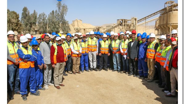 وزير قطاعات الأعمال :العمال ركيزة أساسية في دفع عجلة الإنتاج والتطوير