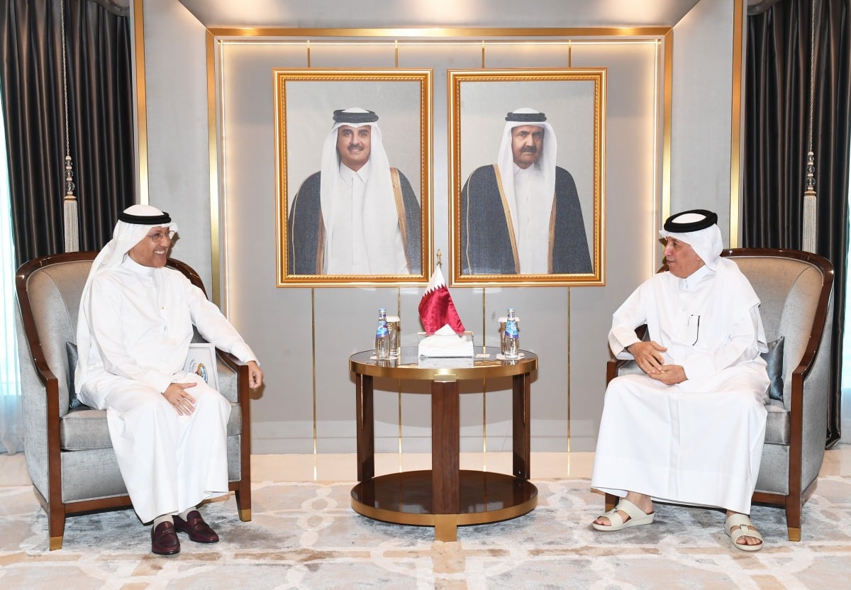  وزير الدولة للشؤون الخارجية يجتمع مع سفير الكويت