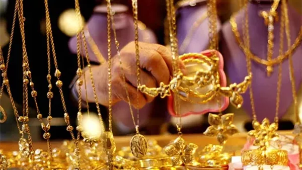 الذهب يواصل الانخفاض.. عيار 18 يسجل 3369 جنيهًا بالأسواق