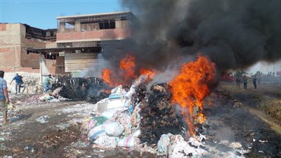 حريق هائل يلتهم مصنع قطن بالغربية