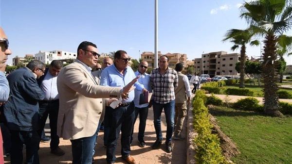 وزير الإسكان يستكمل جولته اليوم بتفقد محاور وطرق مدينة الشروق