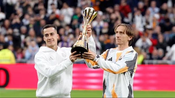 بسبب كأس العالم للأندية.. ريال مدريد يجدد عقد فاسكيز ومودريتش لمدة أسبوعين